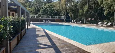 Piscine de l'établissement Chalet la lande ou située à proximité