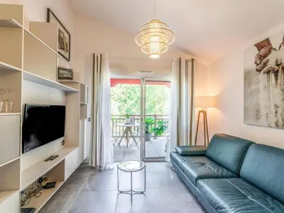 Télévision ou salle de divertissement dans l'établissement Apartment Domaine Aïga-1 by Interhome