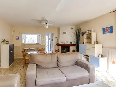 Coin salon dans l'établissement Villa T4 à Biscarrosse Plage, jardin privé, WiFi, 50m de la plage, 6 personnes - FR-1-521-150