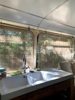 Plan de l'établissement Magic Roof Top Bus with big bath in the tree forest!