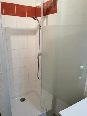 Salle de bains dans l'établissement Studio calme avec parking