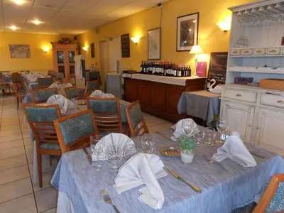 Restaurant ou autre lieu de restauration dans l'établissement ALIOS Hôtel Restaurant