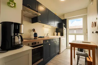 Cuisine ou kitchenette dans l'établissement Superbe appart.55m2 - 200m Ocean et parking
