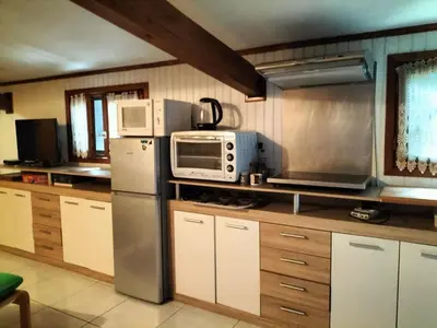 Cuisine ou kitchenette dans l'établissement Gîte chez Kaky