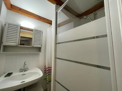 Salle de bains dans l'établissement Villa Patio à 20m de la plage avec terrasse et parking - FR-1-413-159