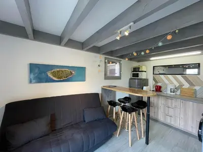 Cuisine ou kitchenette dans l'établissement Villa Patio à 20m de la plage avec terrasse et parking - FR-1-413-159