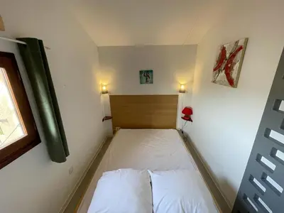 Un ou plusieurs lits dans un hébergement de l'établissement Villa Patio à 20m de la plage avec terrasse et parking - FR-1-413-159