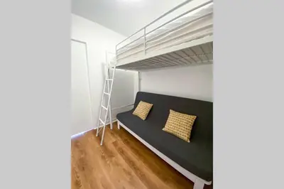 Un ou plusieurs lits dans un hébergement de l'établissement Studio à deux pas des plages de Biscarrosse, wifi