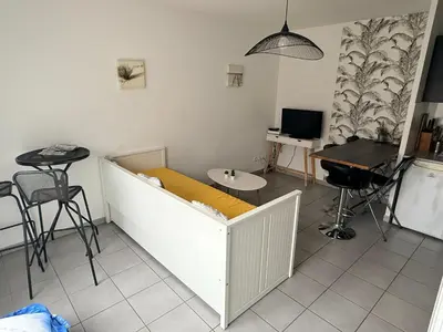 Télévision ou salle de divertissement dans l'établissement rez de chaussee bord de l océan
