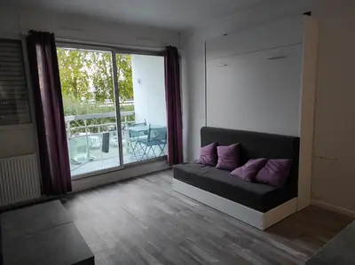Coin salon dans l'établissement joli studio vu sur l adour dans résidence calme