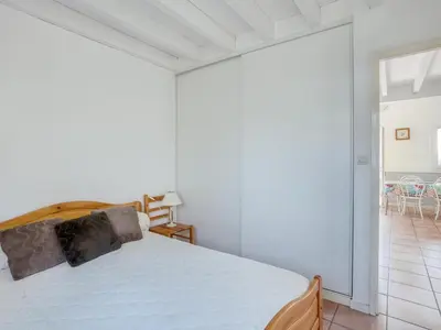 Un ou plusieurs lits dans un hébergement de l'établissement Maison T2 avec Mezzanine pour 5 pers, Proche Océan, Centre et Activités - FR-1-521-153