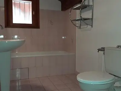 Salle de bains dans l'établissement Maison Landaise avec Jardin, 4 Ch, Proche Plages et Golf à Seignosse - FR-1-239-600