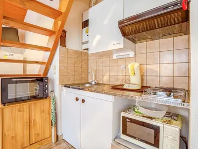 Cuisine ou kitchenette dans l'établissement Maison T3 mezzanine, 6 pers, WiFi, près de l’océan, quartier résidentiel, Biscarrosse - FR-1-521-157