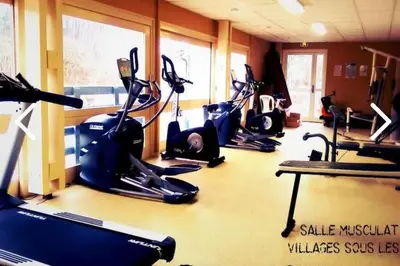 Salle ou équipements de sports de l'établissement LE COTTAGE VUE LAC-2 vélos-Village Vacances Nature de 70ha! avec piscines et animations