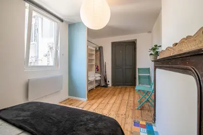 Un ou plusieurs lits dans un hébergement de l'établissement T2 3 étoiles de charme 40 m2 centre ville Dax