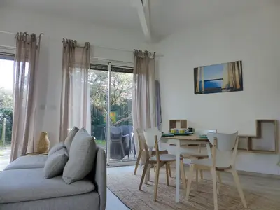 Coin salon dans l'établissement HOSSEGOR PLAGE- Villa PAUL -Petite villa rénovée pour 4 personnes- Wifi gratuit