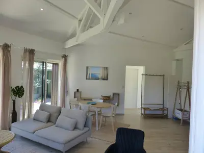Coin salon dans l'établissement HOSSEGOR PLAGE- Villa PAUL -Petite villa rénovée pour 4 personnes- Wifi gratuit