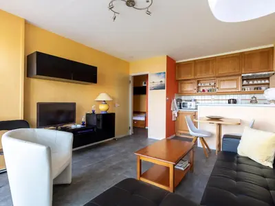 Cuisine ou kitchenette dans l'établissement Appartement T2 Biscarrosse - Climatisé, Parking, 4 pers, Centre-Plage - FR-1-521-162