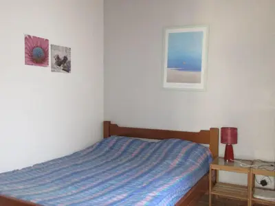 Un ou plusieurs lits dans un hébergement de l'établissement Maison mitoyenne à 300m de la plage avec jardin et parking, 4 pers - FR-1-521-164