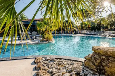 Piscine de l'établissement Camping Domaine Les Oréades - Maeva Sélection ou située à proximité