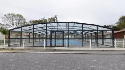 Piscine de l'établissement chalet avec piscine ou située à proximité