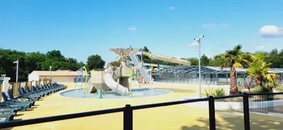 Piscine de l'établissement Mobil Home 4 6 pers climatisé Camping Eurolac ou située à proximité