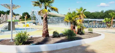 Piscine de l'établissement Mobil Home 4 6 pers climatisé Camping Eurolac ou située à proximité