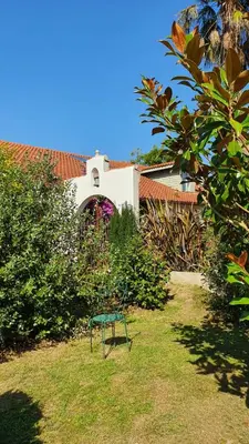 Jardin de l'établissement La Bastide de Guiche Entre Océan et montagnes