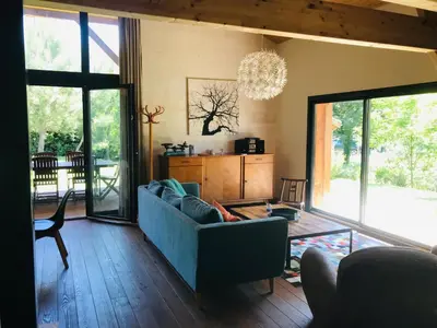 Coin salon dans l'établissement VILLA CATALAN