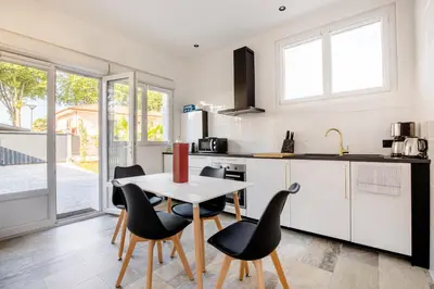 Cuisine ou kitchenette dans l'établissement Entre mer et campagne