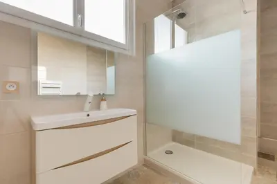 Salle de bains dans l'établissement Entre mer et campagne