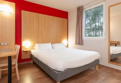 Un ou plusieurs lits dans un hébergement de l'établissement B&B HOTEL Mont-de-Marsan
