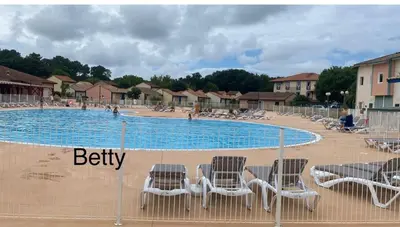 Piscine de l'établissement Appart pour 4 à 6 pers Les résidences du lac Soustons plage Piscine proche golf océan ou située à proximité