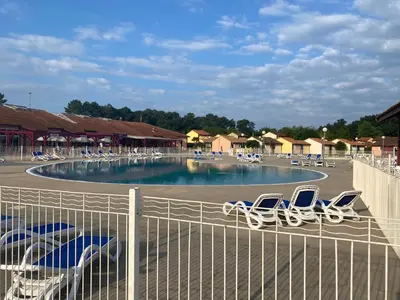 Piscine de l'établissement Soustons plage Maison terrasse 2 pers Les villas du lac Tennis mini golf ou située à proximité