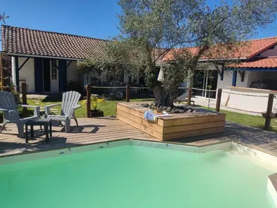 Piscine de l'établissement cottage la dune les cigales du bassin à Gujan-Mestras ou située à proximité