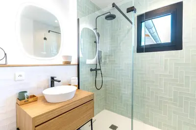 Salle de bains dans l'établissement Villa confortable à Seignosse avec piscine privée