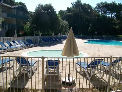 Piscine de l'établissement Jolie petite maison à Vieux Boucau avec piscine chauffée - Domaine du Golf de Pinsolle ou située à proximité