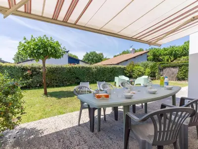 Jardin de l'établissement Holiday Home Les Trounques-1 by Interhome
