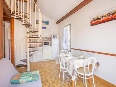 Cuisine ou kitchenette dans l'établissement Maison T2 Mezzanine à 350m des Plages avec Terrasse et Parking à Biscarrosse - FR-1-521-182
