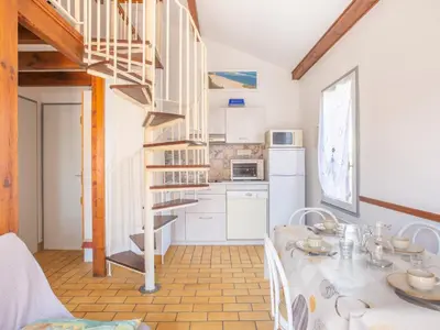 Cuisine ou kitchenette dans l'établissement Maison T2 Mezzanine à 350m des Plages avec Terrasse et Parking à Biscarrosse - FR-1-521-182