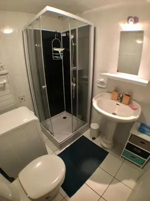Salle de bains dans l'établissement Maison T2, 4 étoiles, lac de Christus, climatisé