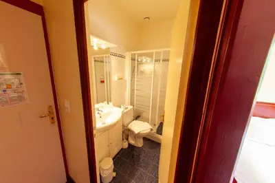 Salle de bains dans l'établissement LE CHILL