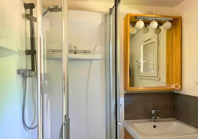 Salle de bains dans l'établissement SYLVICULTEURS - Charmante villa patio rénovée