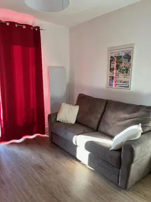 Coin salon dans l'établissement Pyla sur Mer - Appartement terrasse sous les pins - 200m de la plage
