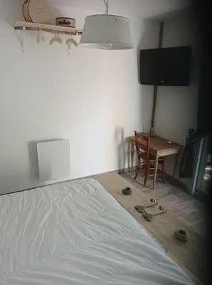 Télévision ou salle de divertissement dans l'établissement les chambres du pont des chèvres