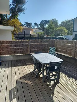 Balcon ou terrasse dans l'établissement CAPBRETON -Appartement rez de jardin quartier proche centre et plages 5 pers