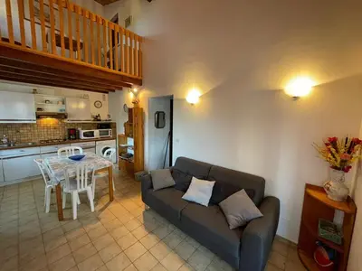 Cuisine ou kitchenette dans l'établissement Maison cosy 5 pers proche plage avec jardin, animaux admis - FR-1-413-120
