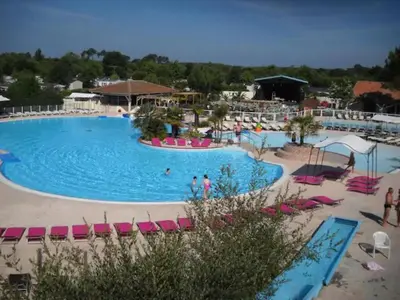 Piscine de l'établissement MOBILHOME 6/8 Personnes 3Ch LA RESERVE **** ou située à proximité