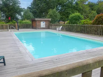Piscine de l'établissement Chalet Landais by Interhome ou située à proximité