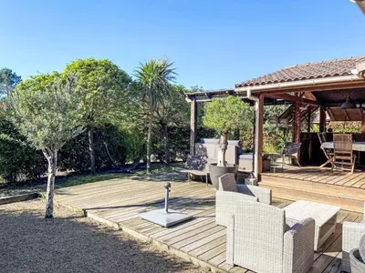 Jardin de l'établissement Chalet Landais by Interhome